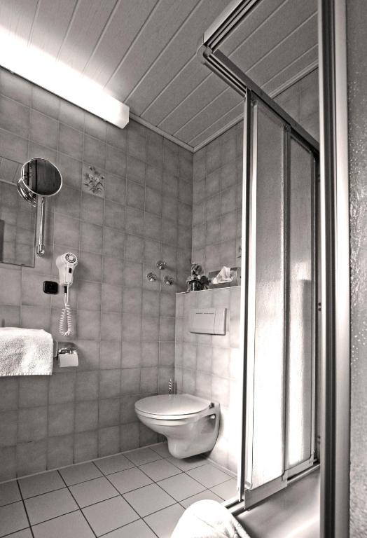 Hotel Zur Krone Ronneburg  Rom bilde